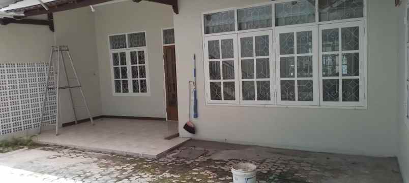 disewakan rumah mayjen sungkono surabaya