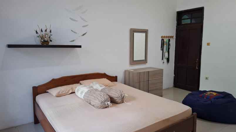 disewakan rumah perumahan darmo villa