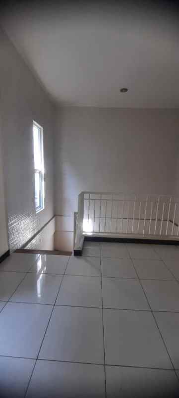 disewakan rumah rungkut asri tengah