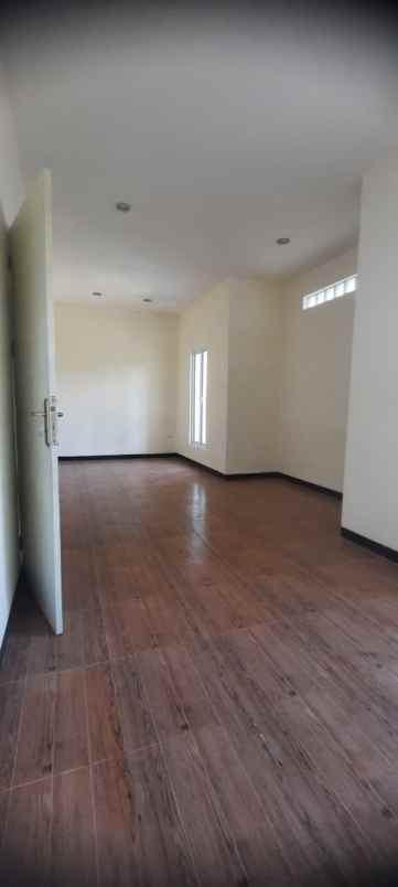 disewakan rumah rungkut asri tengah