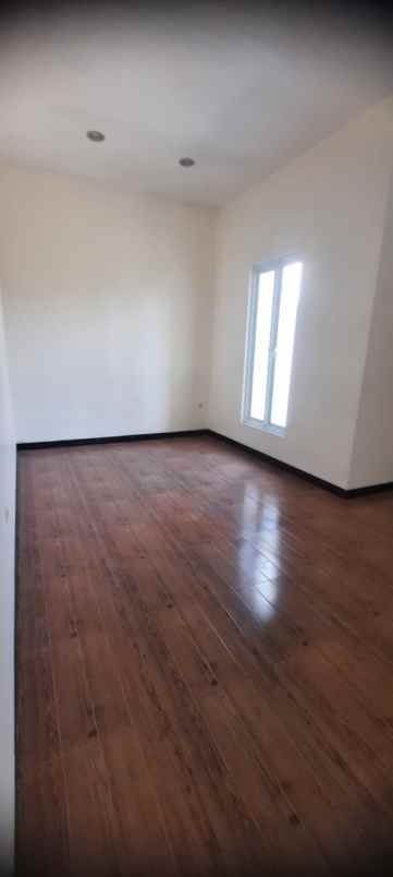 disewakan rumah rungkut asri tengah