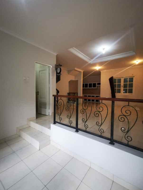 disewakan rumah siap huni di gading grande harga ok