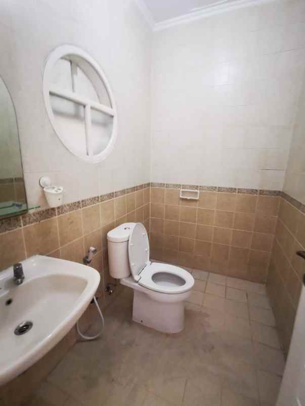 disewakan rumah siap huni di gading grande harga ok