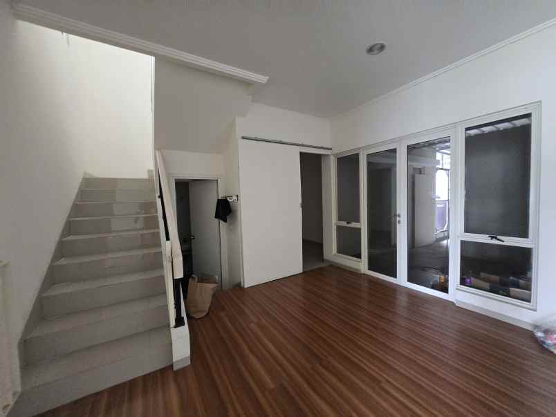 disewakan rumah suvarna sutera cluster bahana