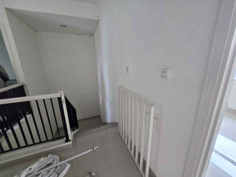 disewakan rumah suvarna sutera cluster bahana