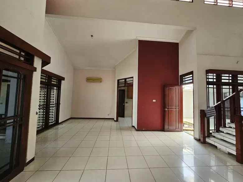 disewakan rumah tinggal besar lokasi cilandak timur