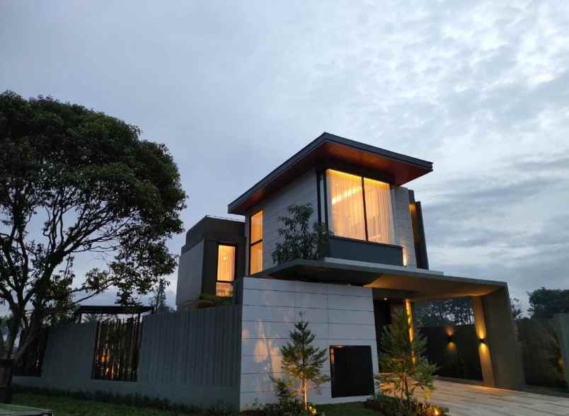 hunian mewah bergaya modern tropis di selatan jakarta