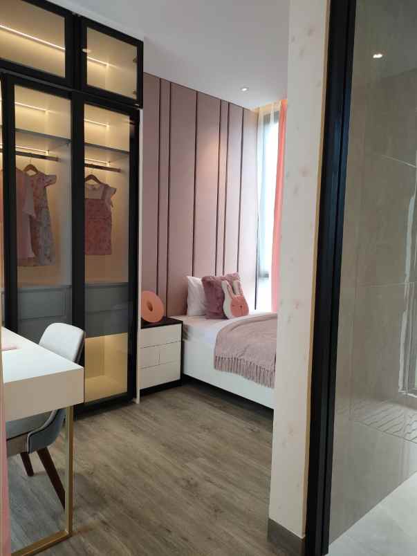 hunian mewah bergaya modern tropis di selatan jakarta