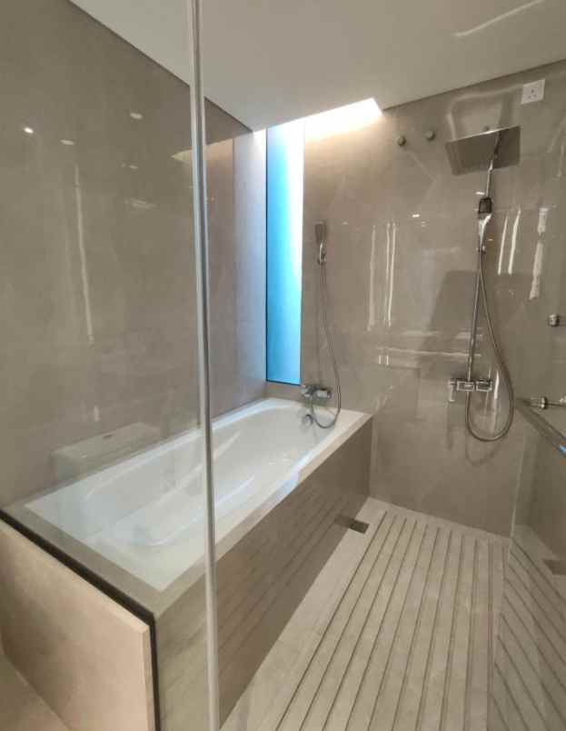 hunian mewah bergaya modern tropis di selatan jakarta