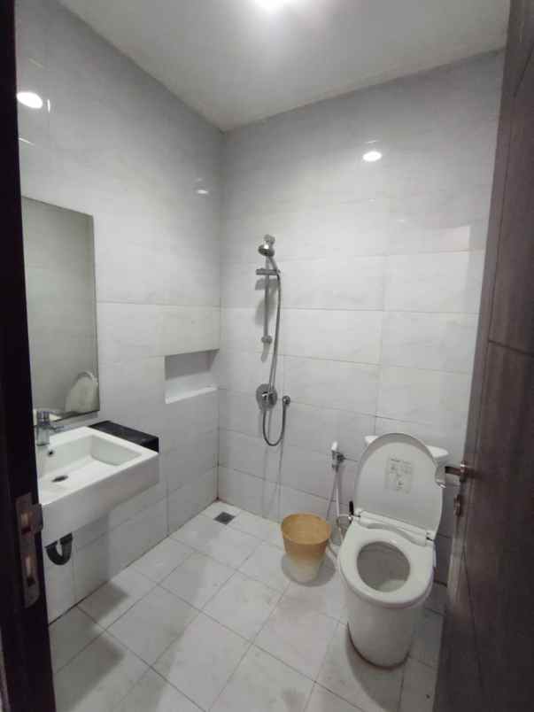 jual bu rumah green lake city