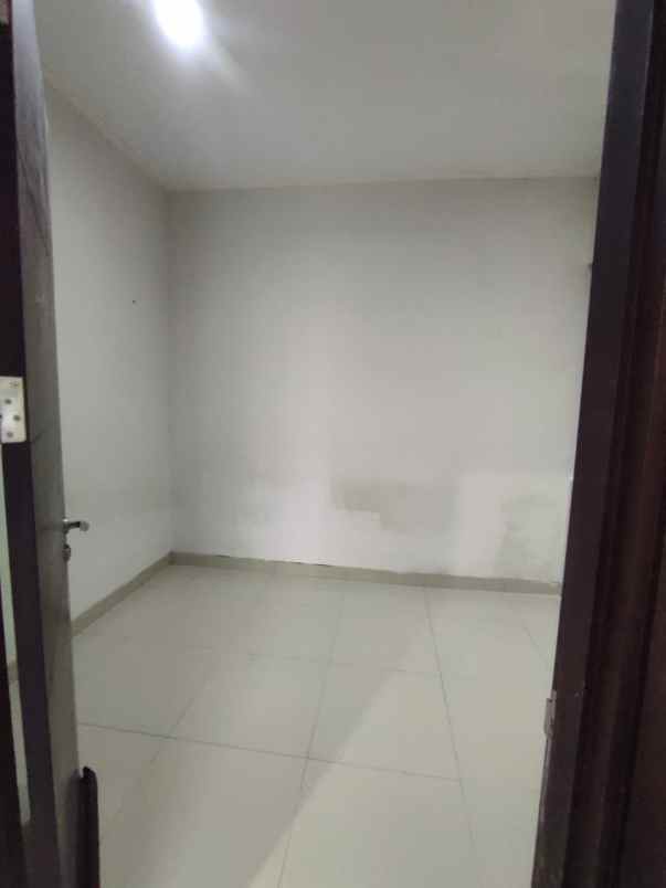 jual bu rumah green lake city