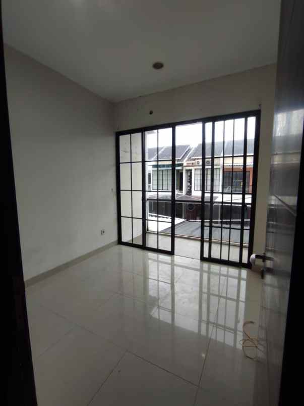 jual bu rumah green lake city