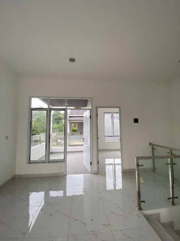 jual rumah 2 lantai grand royale ciracas jakarta timur