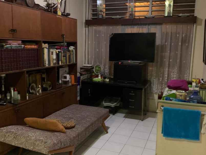 jual rumah bagus shm di jalan kangkung jakarta selatan