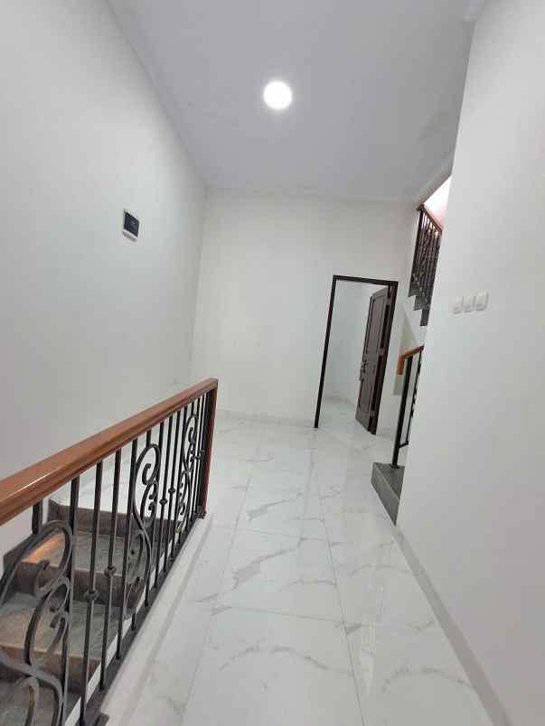 jual rumah baru siap huni di komplek dki jagakarsa