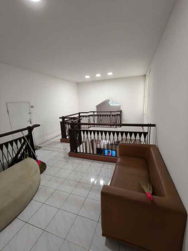 jual rumah komplek cantik graha raya bintaro