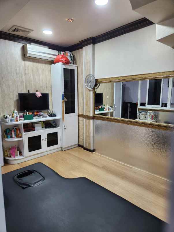 jual rumah taman palem lestari