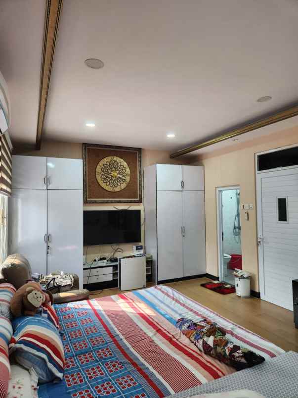 jual rumah taman palem lestari