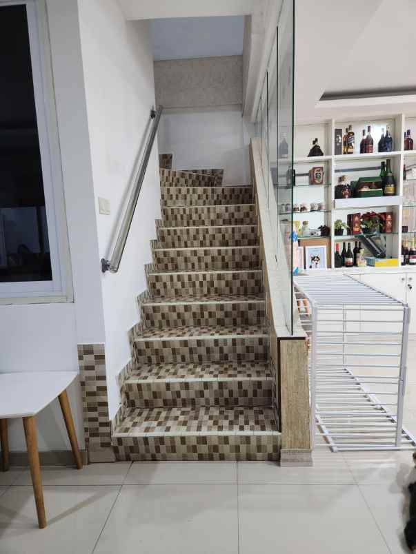 jual rumah taman palem lestari