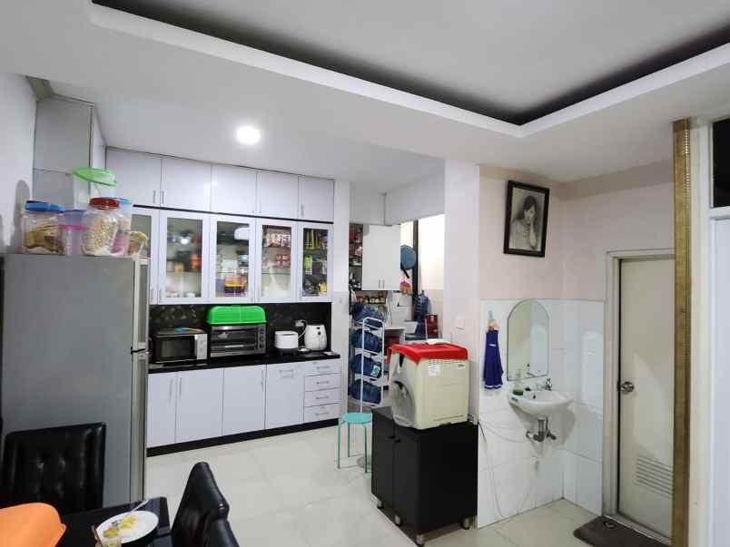 jual rumah taman palem lestari