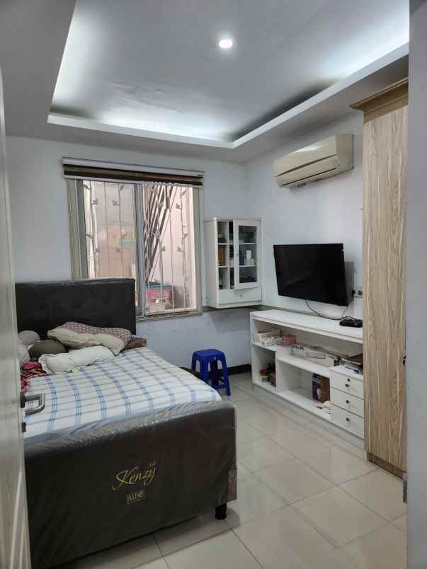 jual rumah taman palem lestari