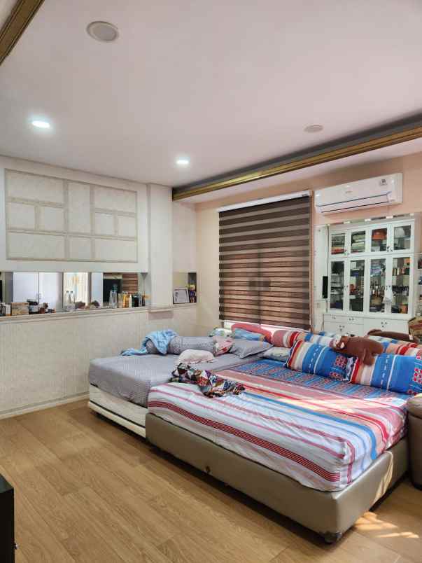 jual rumah taman palem lestari