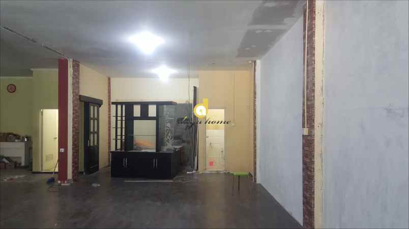 komersial jl achmad sobana no 107