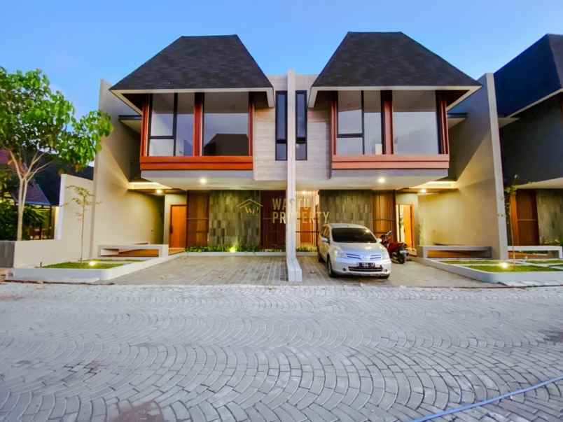 perumahan 2 lantai megah dan mewah di maguwoharjo