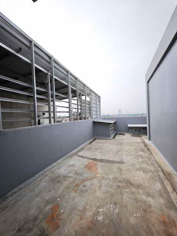 rukan 4 lantai disewakan