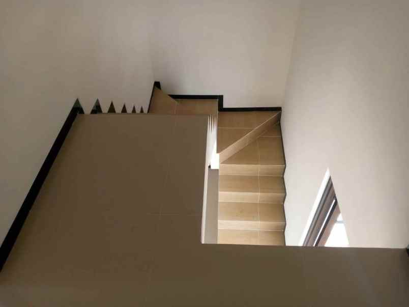 rumah 2 lantai lokasi ngenep karangploso malang