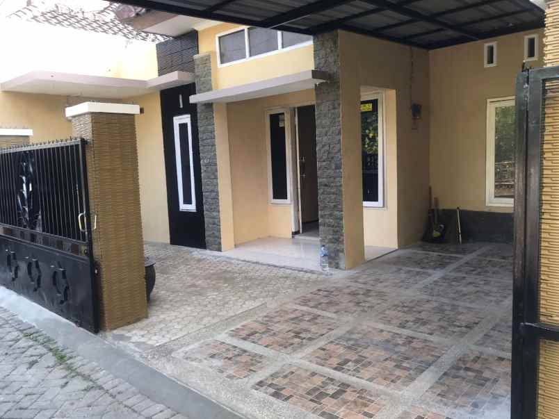 rumah 2 lantai siap huni dekat kampus unikama