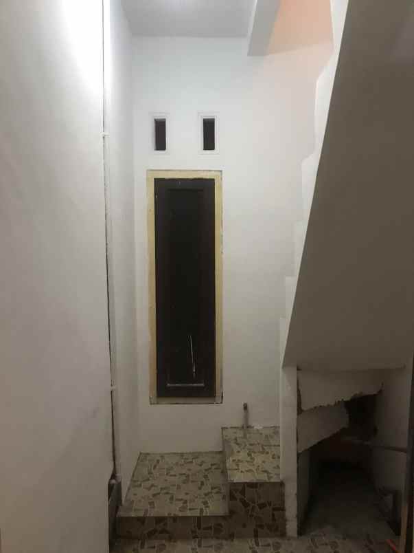 rumah 2 lantai siap huni dekat kampus unikama