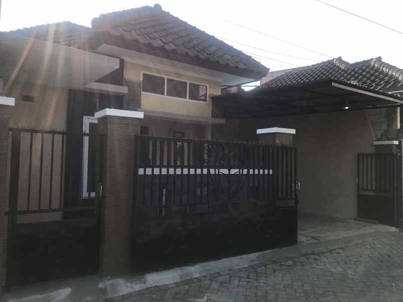 rumah 2 lantai siap huni dekat kampus unikama