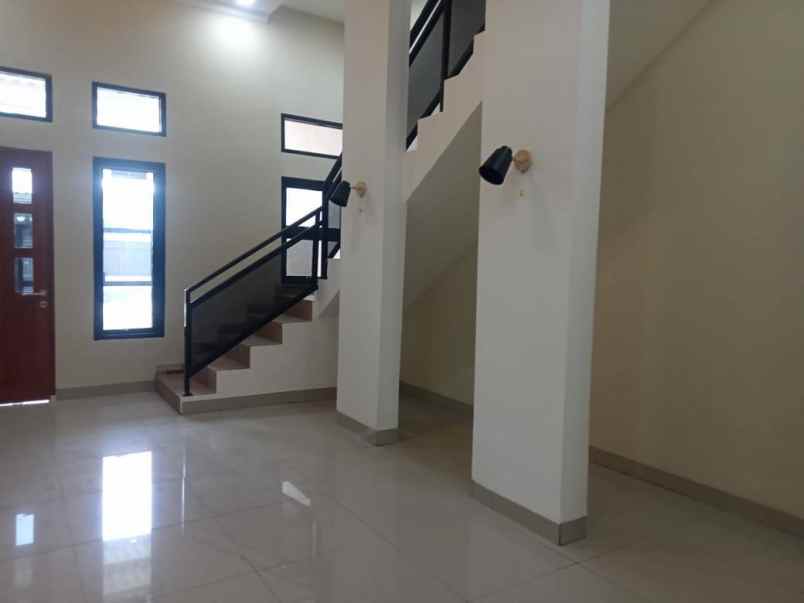 rumah 2 lantai siap huni di harapan indah