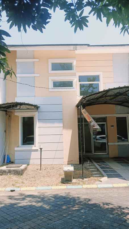 rumah 2 lantai siap huni graha wahid sambiroto