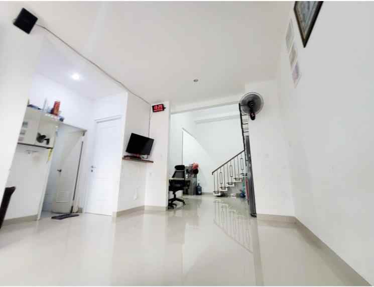 rumah 2 lantai strategis di karawaci tangerang