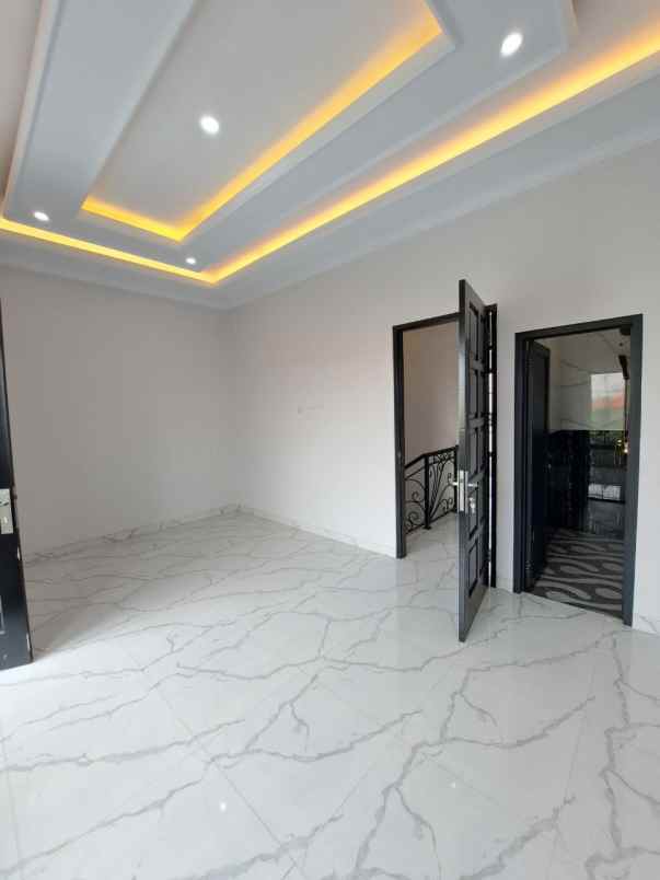 rumah 3 lantai di pejaten pasar minggu jakarta selatan