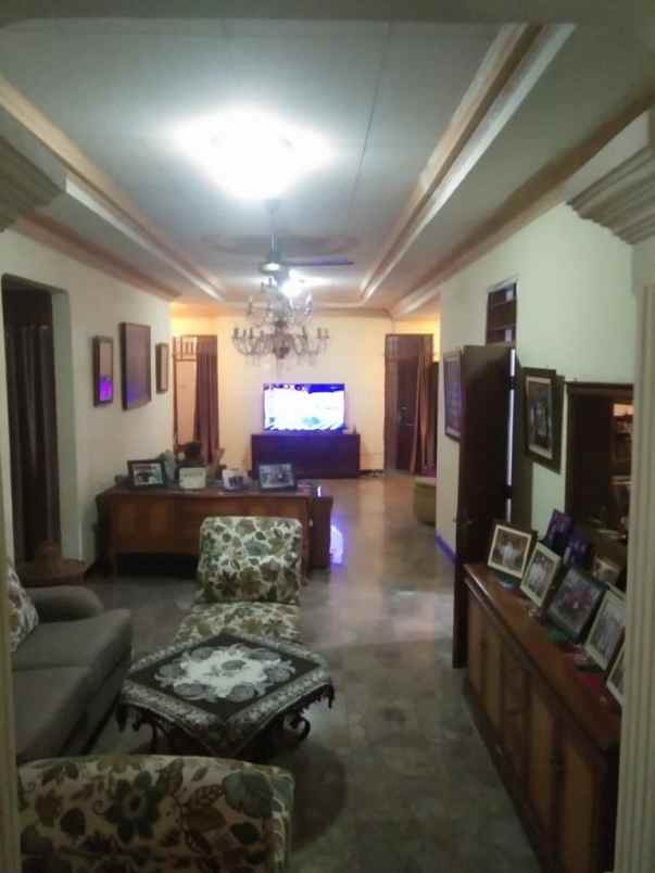 rumah asri dan adem di utan kayu selatan jakarta timur