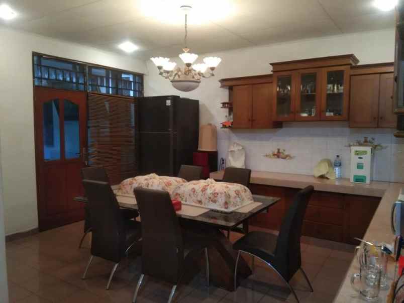 rumah asri dan adem di utan kayu selatan jakarta timur