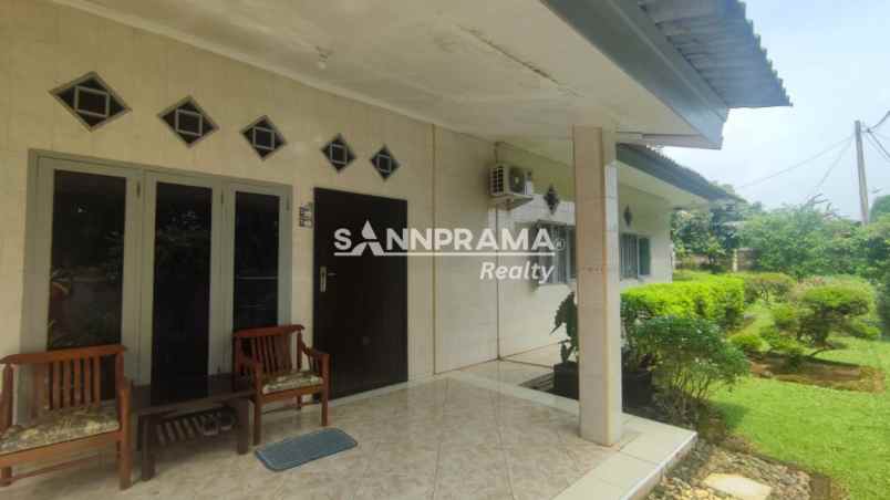 rumah asri halaman luas di depok