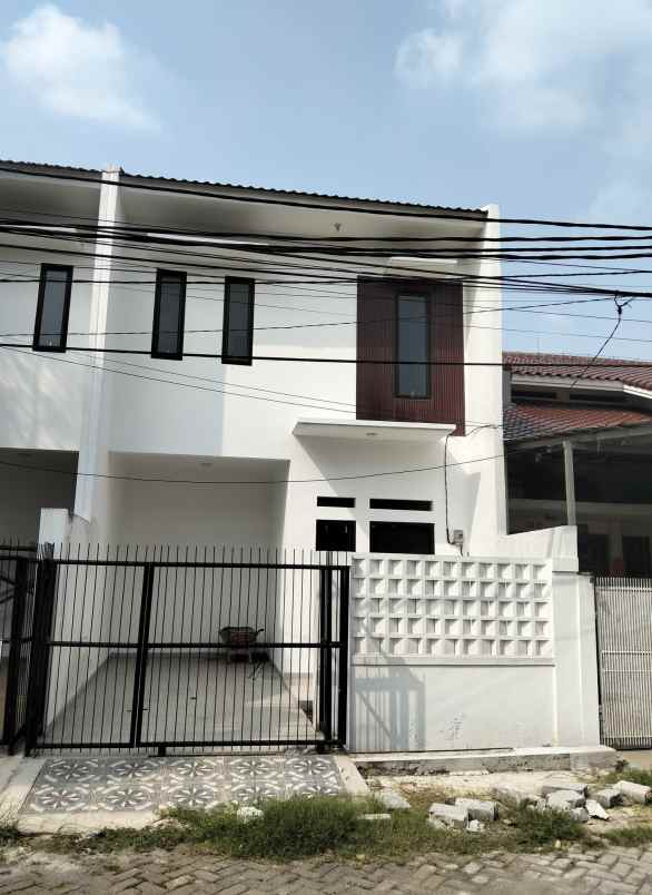 rumah bagus 2 lantai di harapan indah harga nego