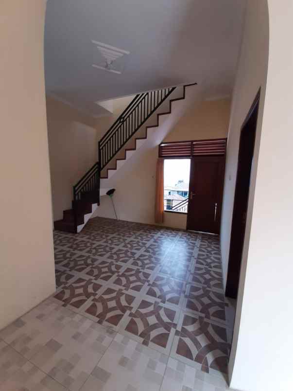 rumah bagus 2 lantai harga istimewa di temas kota batu