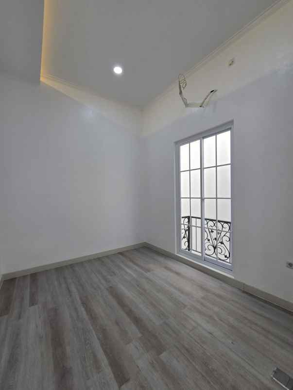 rumah baru dalam cluster di kayu putih jakarta timur