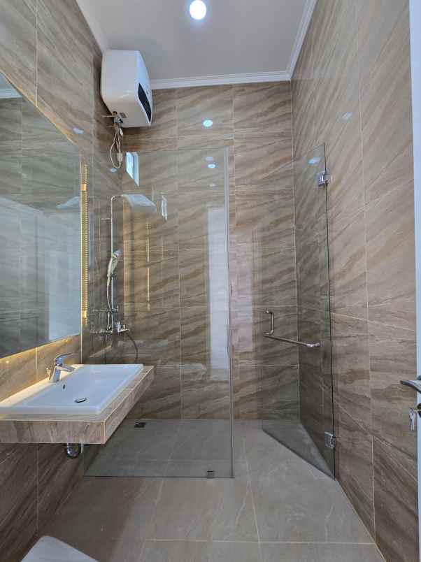 rumah baru dalam cluster di kayu putih jakarta timur