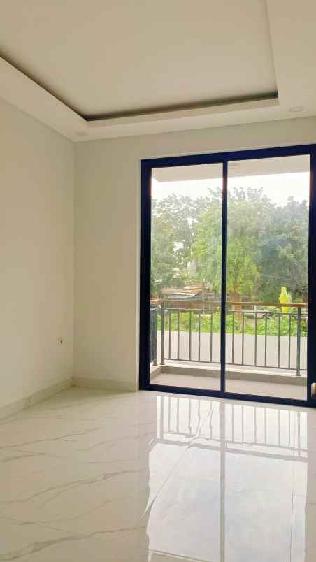 rumah baru dalam komplek meruya nempel puri kembangan