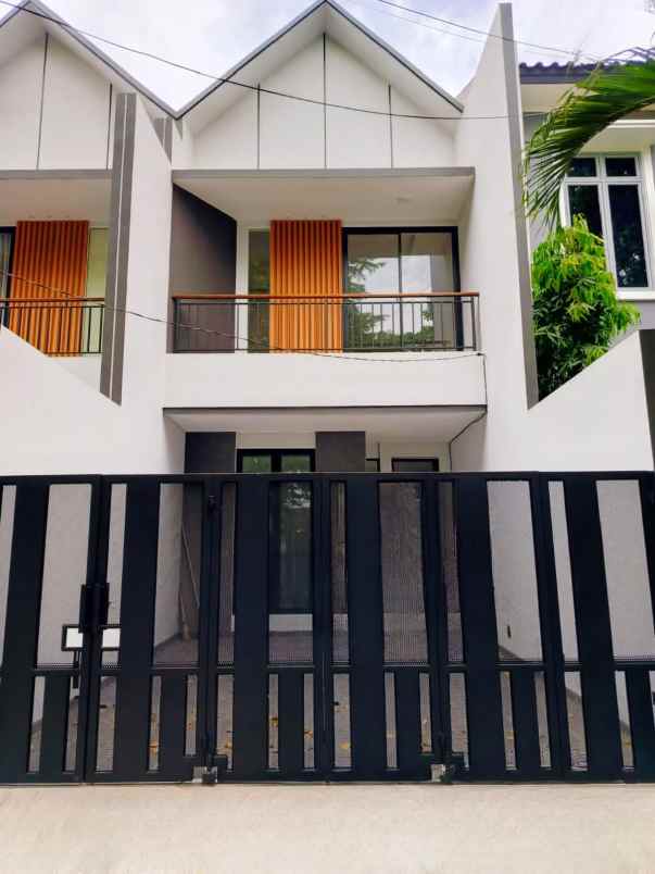 rumah baru dalam komplek meruya nempel puri kembangan