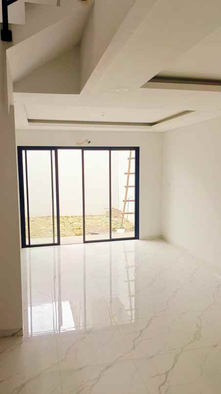 rumah baru dalam komplek meruya nempel puri kembangan