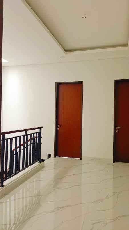 rumah baru dalam komplek meruya nempel puri kembangan