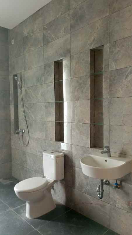 rumah baru dalam komplek meruya nempel puri kembangan