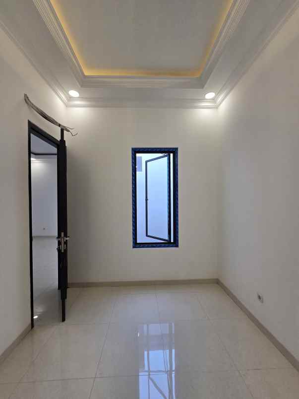 rumah baru klasik modern di pondok bambu jaktim
